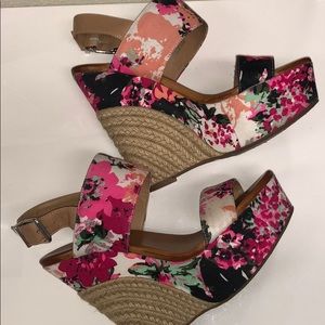 Jessica Simpson floral wedges